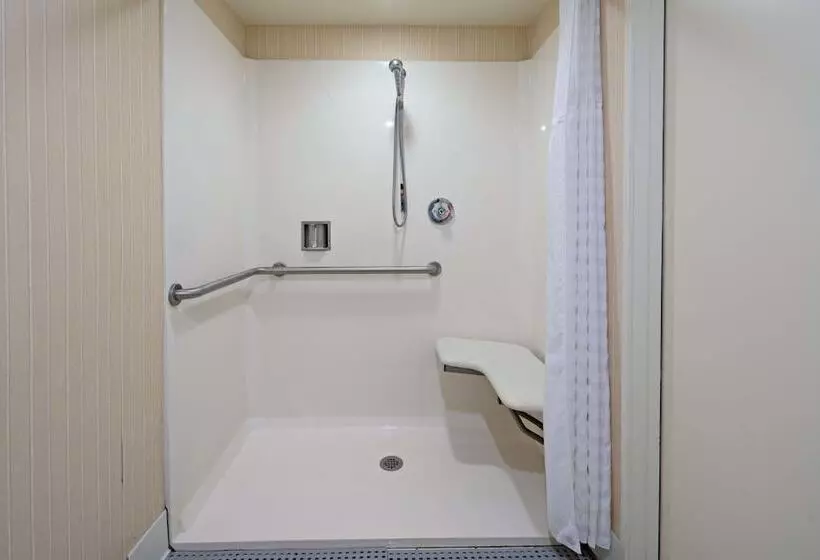 اتاق استاندارد برای معلولان, Hilton Concord