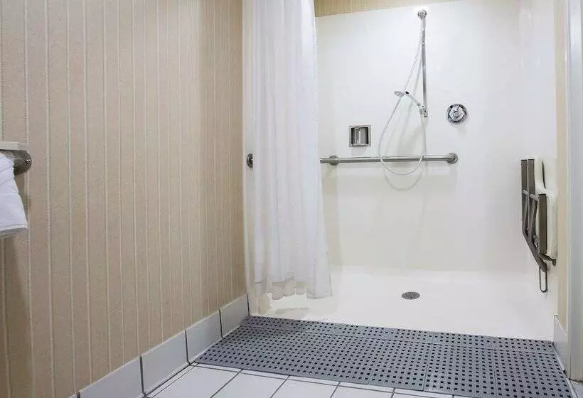 اتاق استاندارد برای معلولان, Hilton Concord
