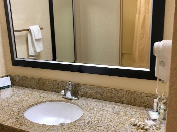 스위트, Quality Suites Hickory South