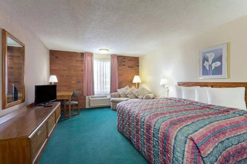 身障者適用キングサイズベッドルーム, Ramada By Wyndham Richfield Ut I 70