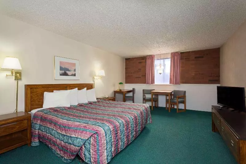 キングサイズベッドのスイートルーム, Ramada By Wyndham Richfield Ut I 70