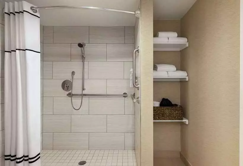 キングサイズベッドのスイートルーム, Embassy Suites By Hilton Deerfield Beach Resort & Spa