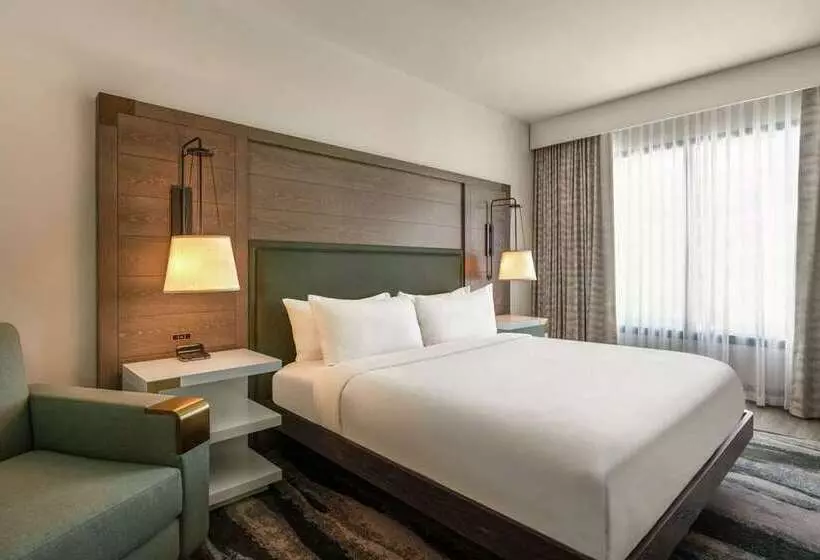 キングサイズベッドのスイートルーム, Embassy Suites By Hilton Deerfield Beach Resort & Spa