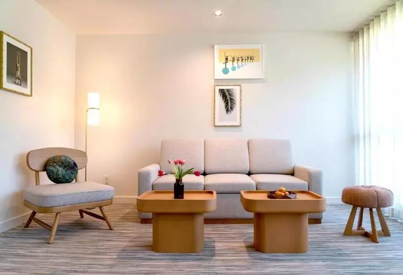سوئیت با تخت بزرگ, Flamingo Resort & Spa