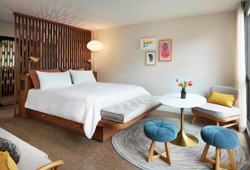 스위트 킹사이즈 침대, Flamingo Resort & Spa
