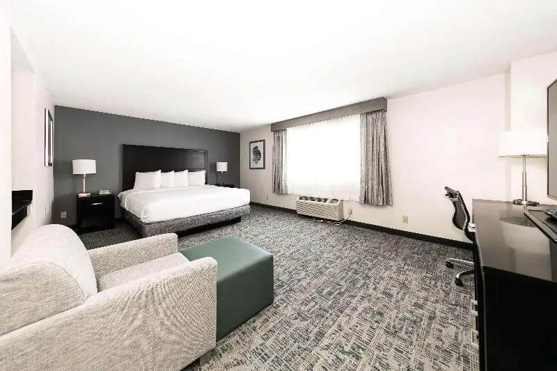 身障者適用キングサイズベッドルーム, Best Western Inn & Suites San Diego Zoo  Seaworld Area