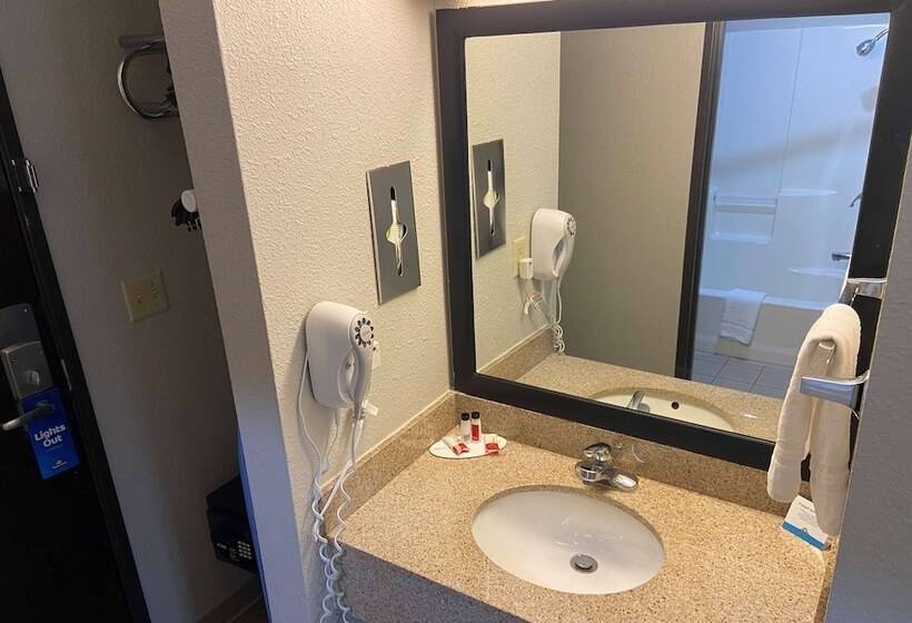 غرفة ديلوكس, Days Inn By Wyndham Carthage