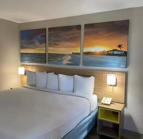 اتاق استاندارد با تخت بزرگ, Days Inn By Wyndham Florence Near Civic Center