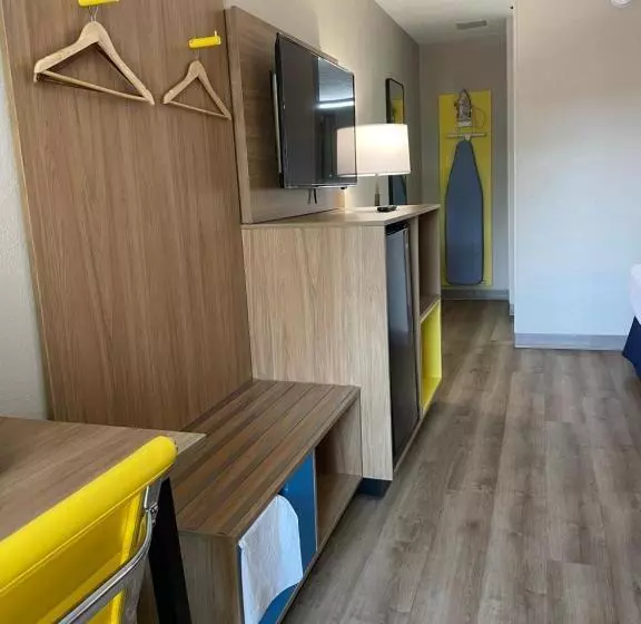 اتاق استاندارد با تخت بزرگ, Days Inn By Wyndham Florence Near Civic Center