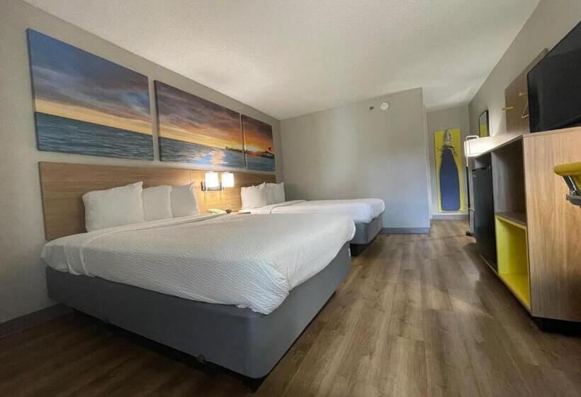Номер Стандарт 2 Двуспальные Кровати, Days Inn By Wyndham Florence Near Civic Center