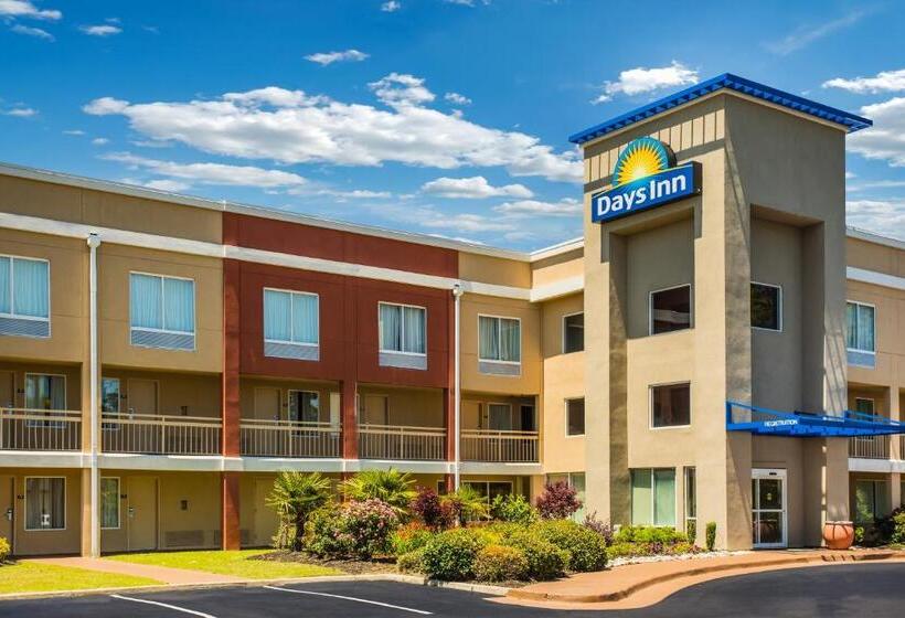 带2个双人床的标准工作室, Days Inn By Wyndham Florence Near Civic Center