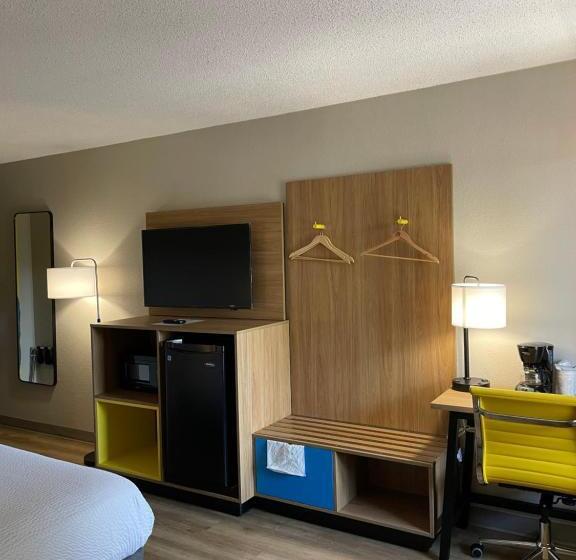 Номер Deluxe Адаптированный для Инвалидов, Days Inn By Wyndham Florence Near Civic Center