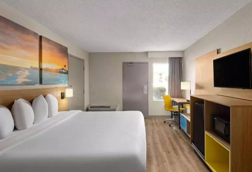 اتاق دلوکس مخصوص معلولین, Days Inn By Wyndham Florence Near Civic Center