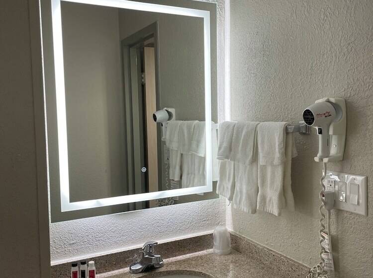 Номер Стандарт 2 Двуспальные Кровати, Days Inn By Wyndham Florence Near Civic Center