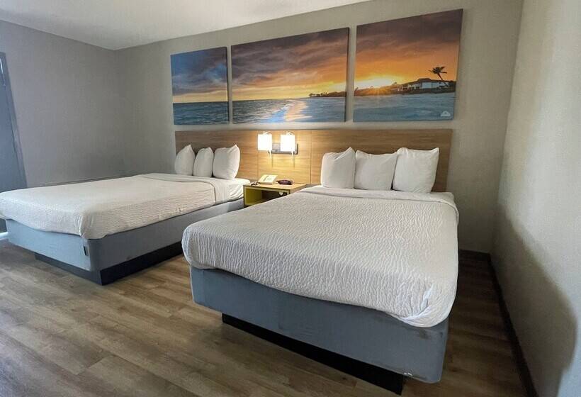 带2个双人床的标准工作室, Days Inn By Wyndham Florence Near Civic Center