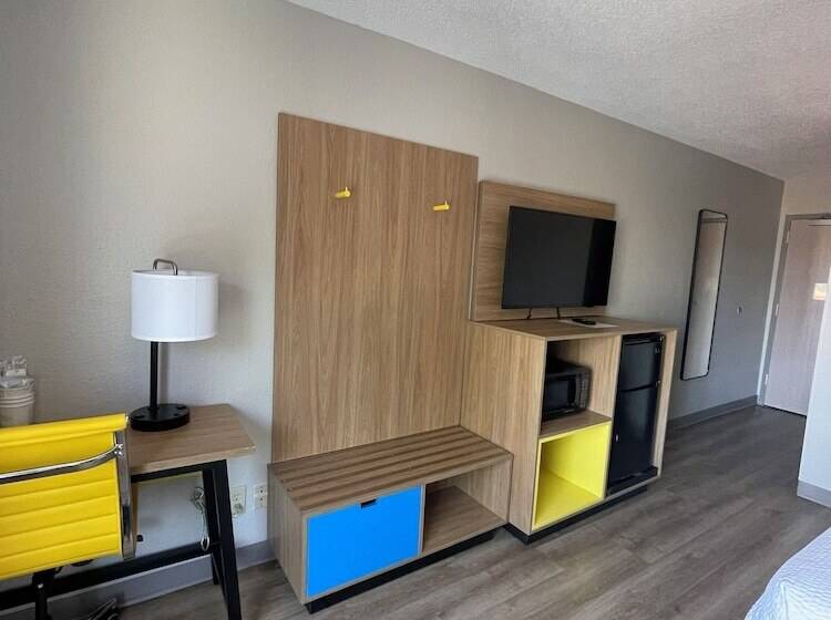 豪华房间, Days Inn By Wyndham Florence Near Civic Center