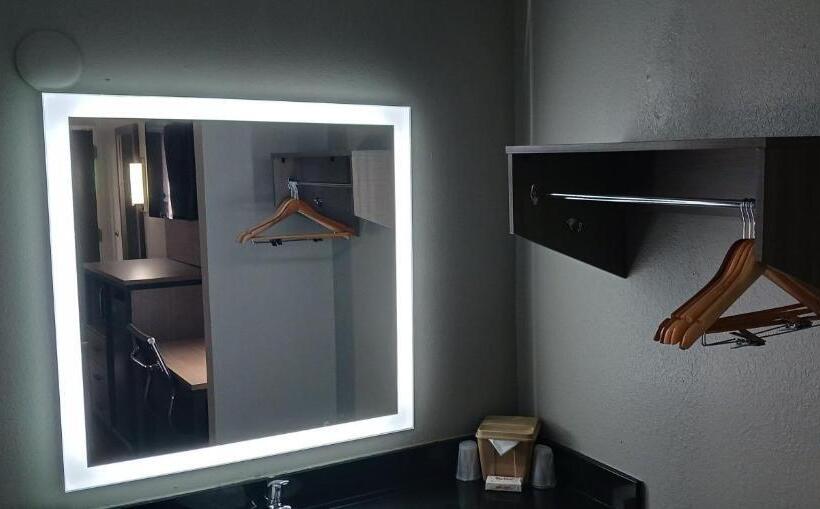 اتاق لوکس با تخت بزرگ, Red Roof Inn Fort Worth West