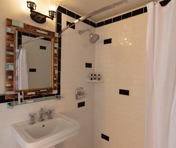 חדר דלוקס, El Rancho