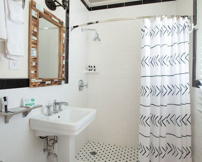 חדר דלוקס, El Rancho