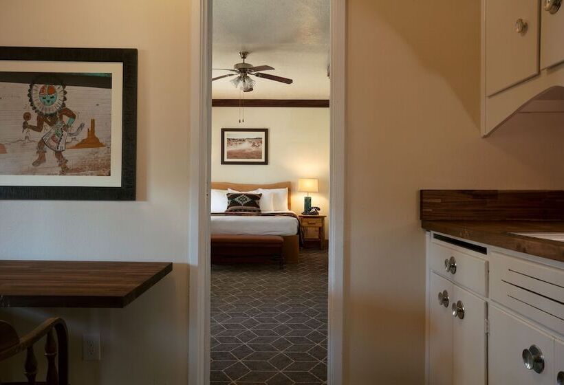 סוויטה משפחתית, El Rancho