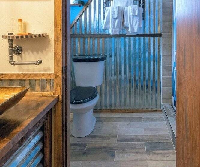 סוויטה משפחתית, El Rancho