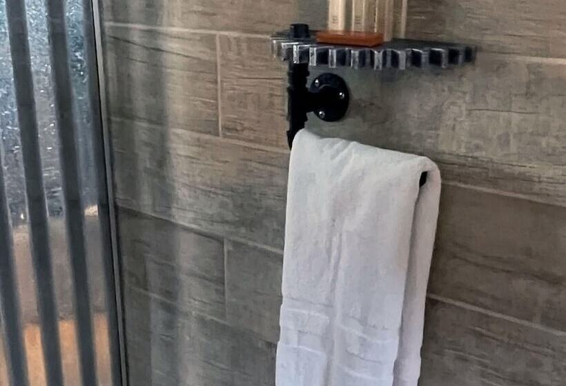 סוויטה משפחתית, El Rancho