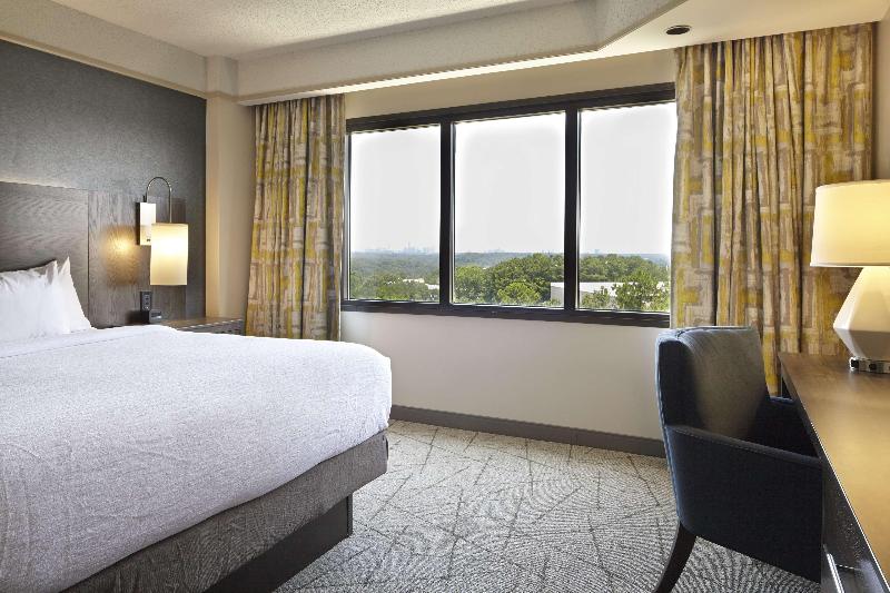 Люкс Кровать Кинг, Embassy Suites By Hilton Atlanta Galleria