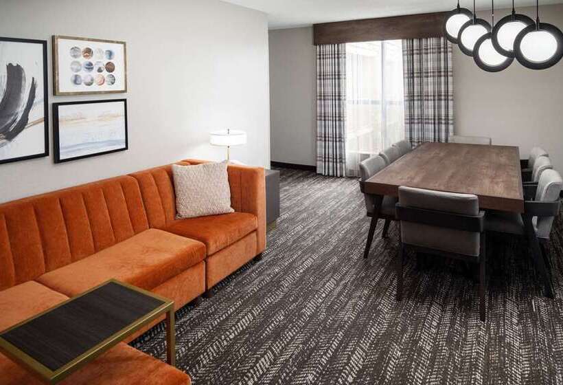 Люкс, Embassy Suites By Hilton Indianapolis Downtown