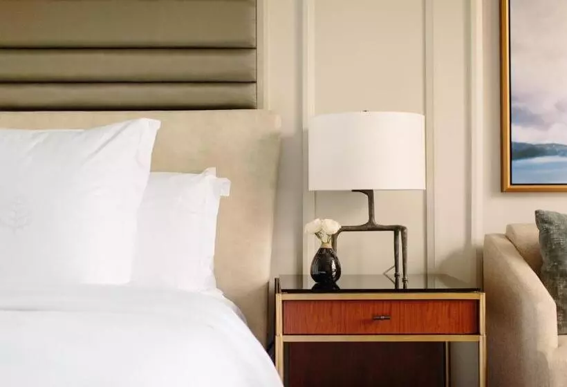 اتاق استاندارد با چشم‌انداز دریاچه, Four Seasons Hotel Austin