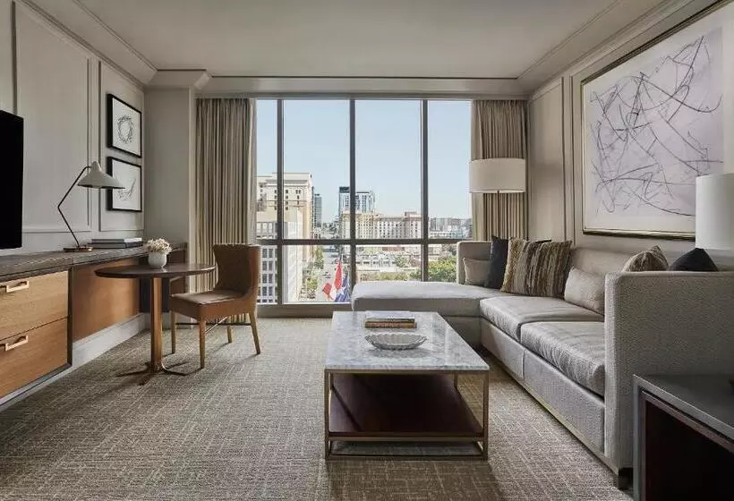 مجموعه ویستا شهر, Four Seasons Hotel Austin