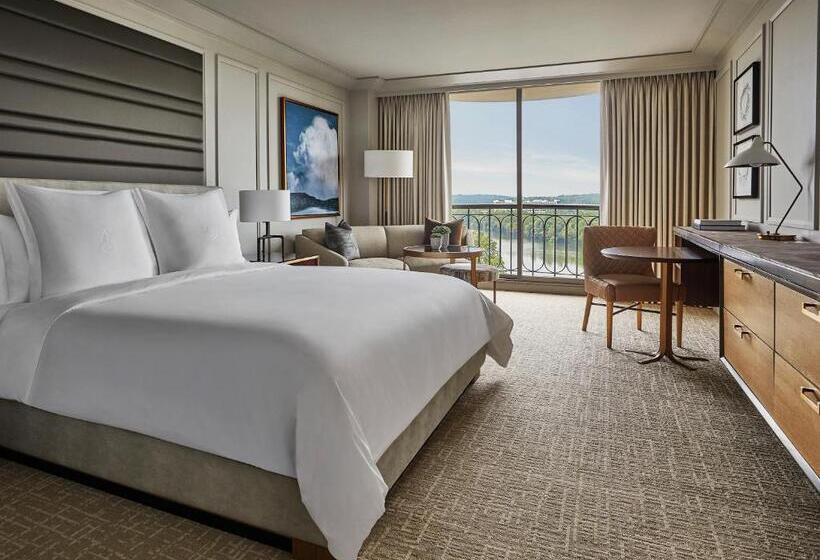 キングサイズベッドのスタンダードルーム, Four Seasons Hotel Austin
