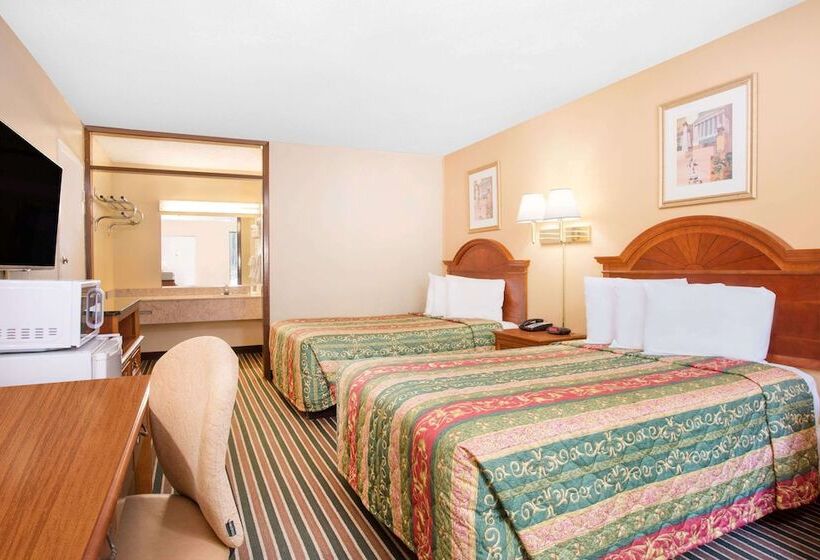 غرفه قياسيه سريرين مزدوجين, Knights Inn Aiken