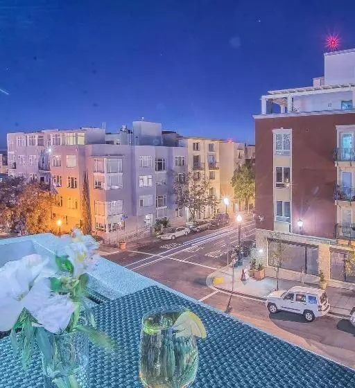 اتاق لوکس با بالکن, Porto Vista Hotel In Little Italy