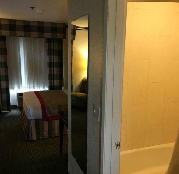 스탠다드 스튜디오, Ramada By Wyndham Ontario