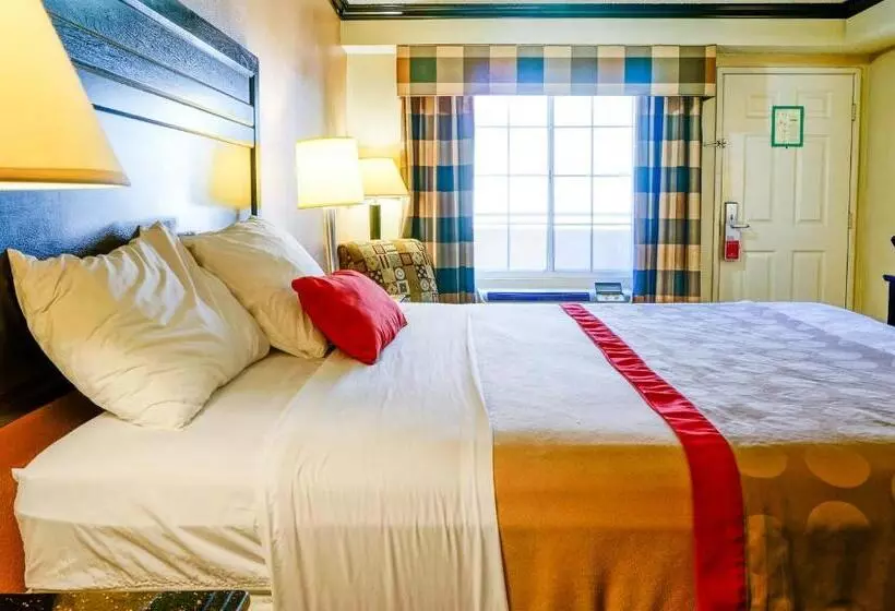 اتاق استاندارد با تخت بزرگ, Ramada By Wyndham Ontario