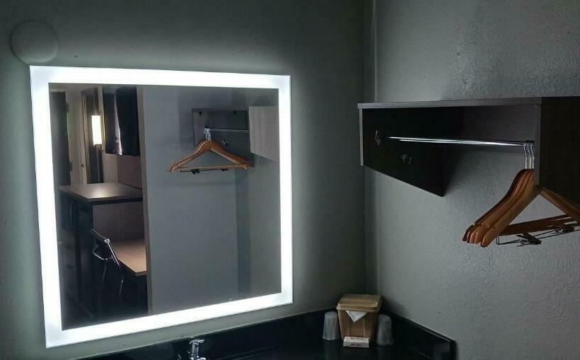 اتاق لوکس, Red Roof Inn Fort Worth West