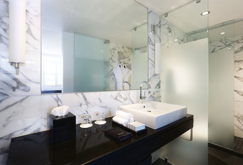 디럭스 룸, The Dupont Circle