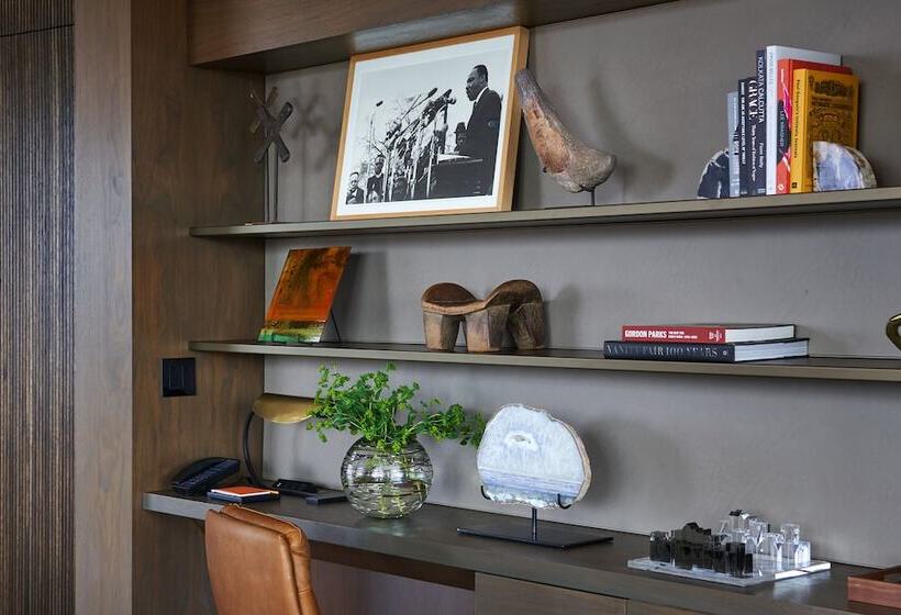 스탠다드 스튜디오 더블 침대, The Dupont Circle