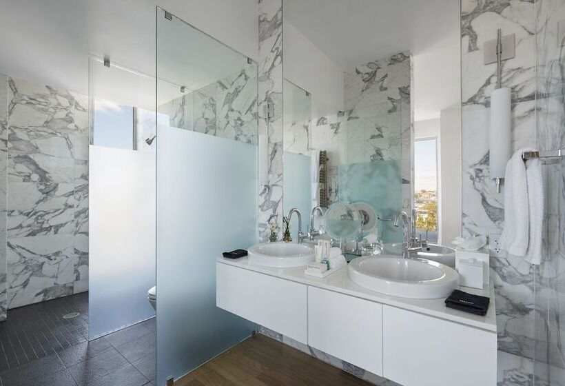 디럭스 스위트, The Dupont Circle