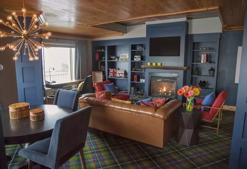 Sviitti, The Edgewater, A Noble House