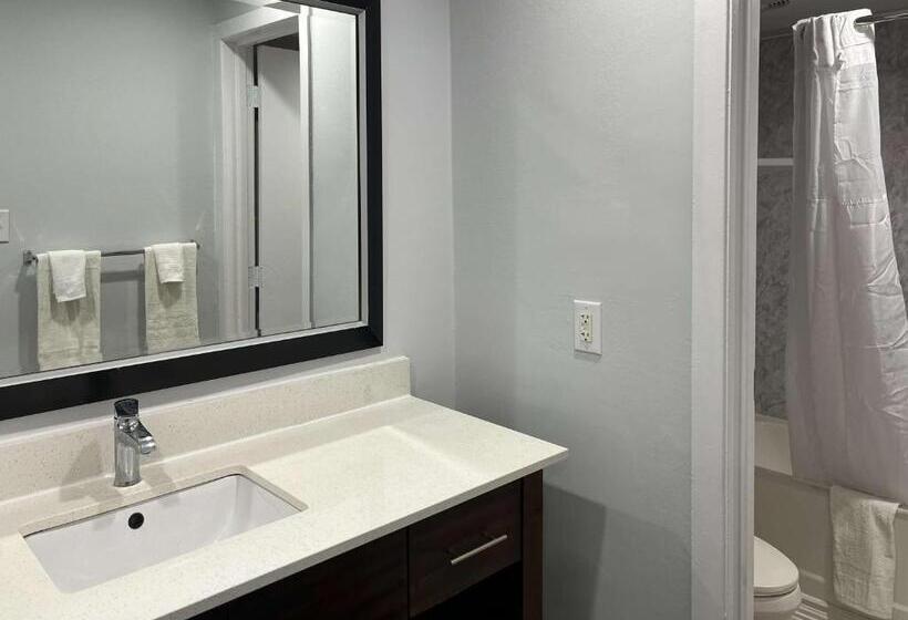 غرفة قياسية رباعية, Motel 6 Greenville, Nc Ecu Medical Center