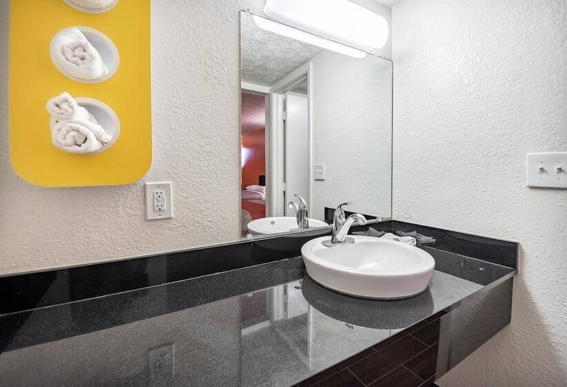 Номер Deluxe, Motel 6 Columbus, Oh
