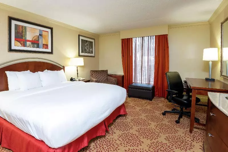 اتاق استاندارد با تخت بزرگ, Doubletree By Hilton Hotel Grand Rapids Airport