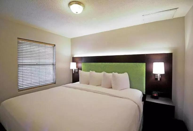 اتاق استاندارد با تخت بزرگ برای معلولان, El Sendero Inn, Ascend Hotel Collection