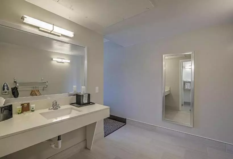 سوئیت با تخت بزرگ, El Sendero Inn, Ascend Hotel Collection
