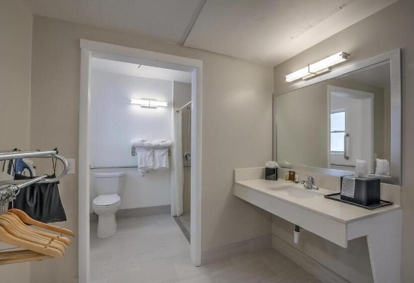 חדר סטנדרט, מיטת קינג, מותאם לאדם עם מוגבלויות, El Sendero Inn, Ascend Hotel Collection