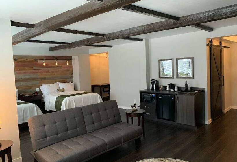 جناح, Cedar Stables Inn & Suites