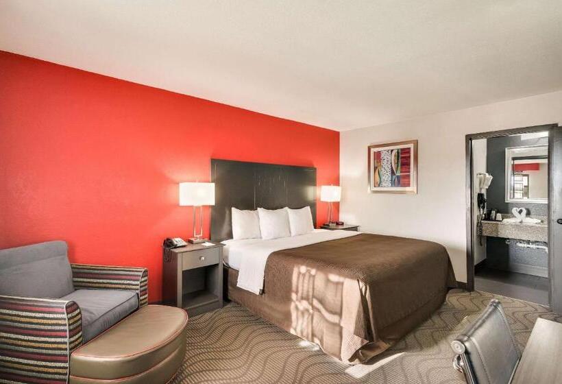 Люкс Кровать Кинг, Clarion Inn & Suites Russellville I40
