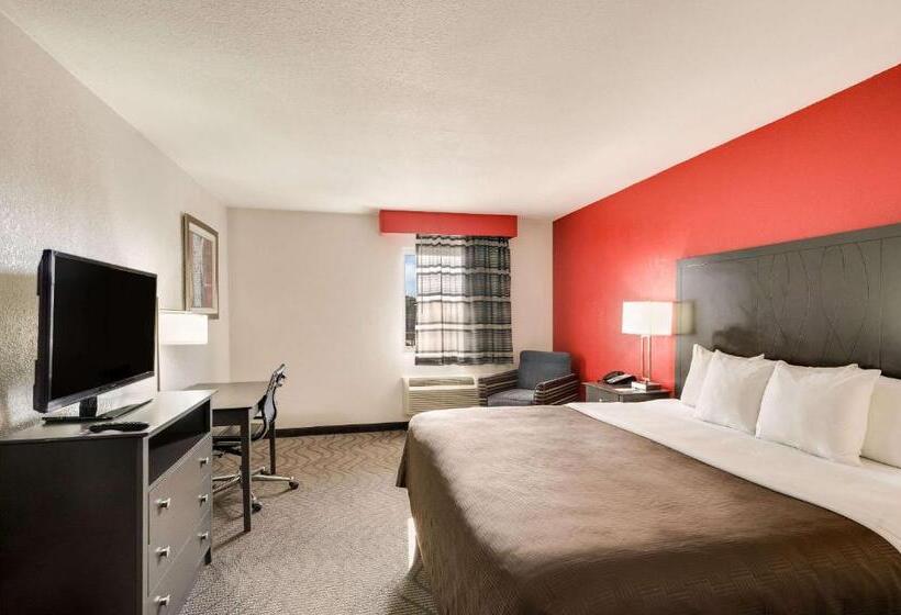 Люкс Кровать Кинг, Clarion Inn & Suites Russellville I40
