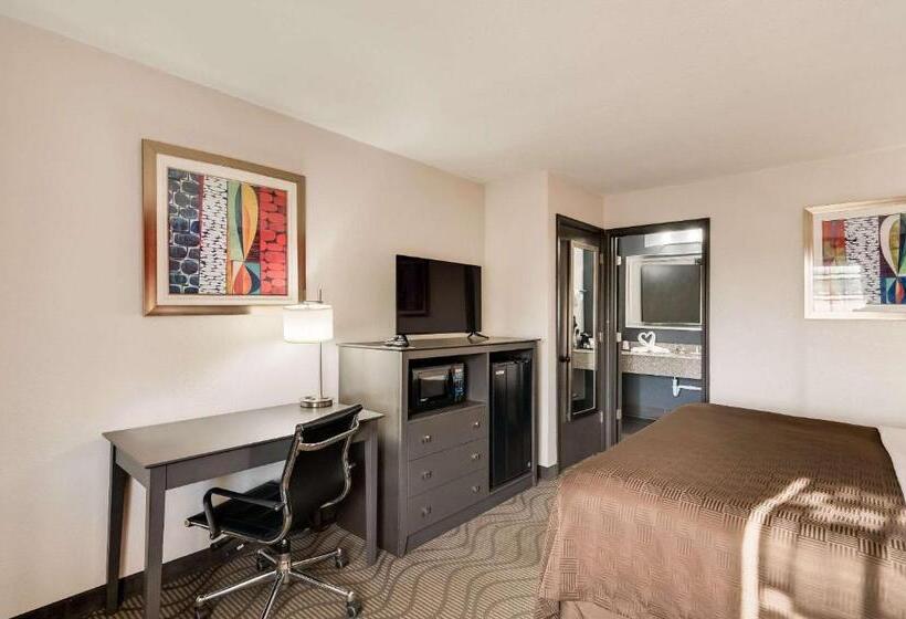 غرفة قياسية سرير كينج لذوى الإحتياجات الخاصة, Clarion Inn & Suites Russellville I40